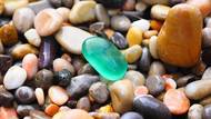 Das Foto zeigt glatte Steine // The photo shows smooth stones
